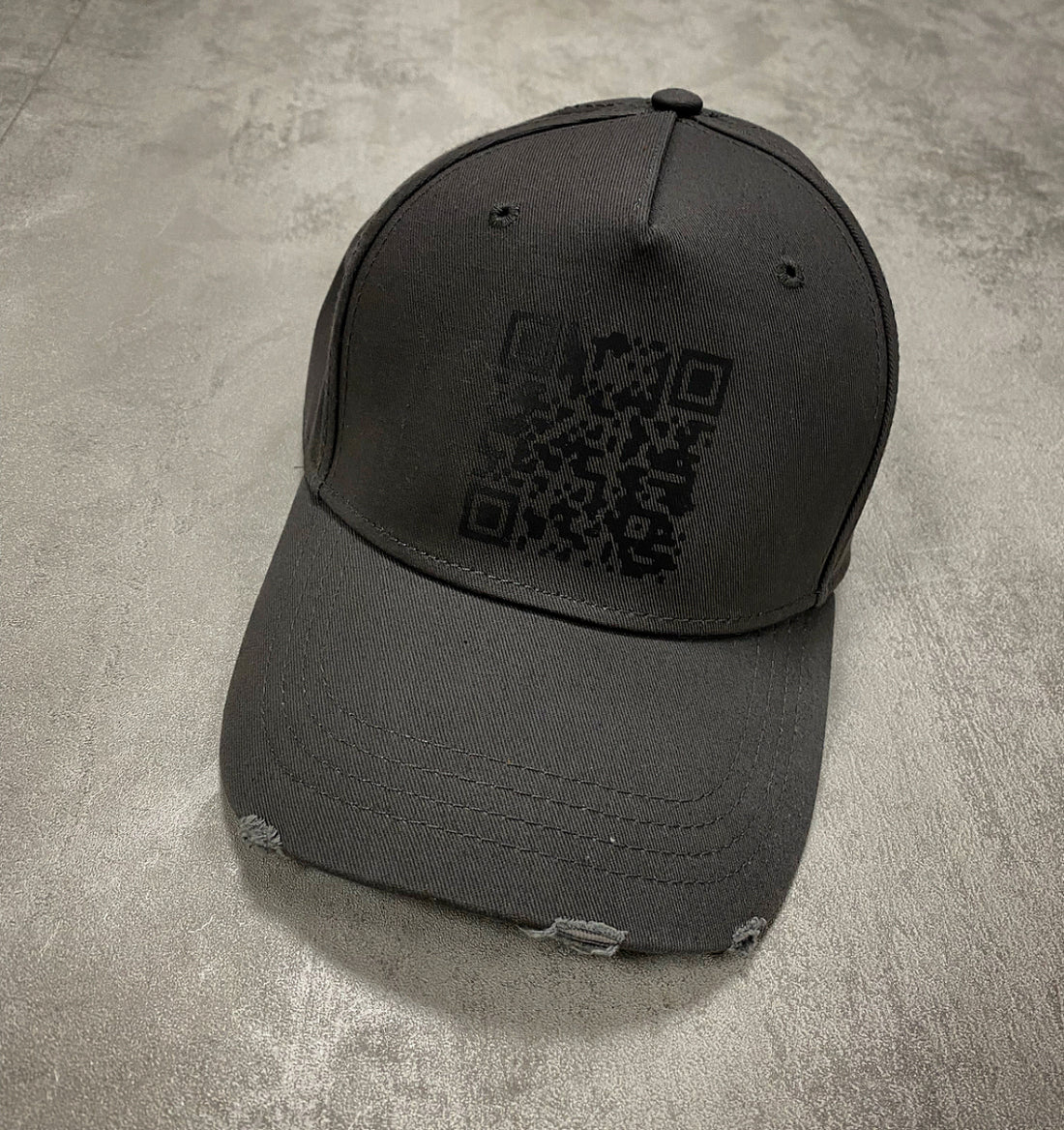 QR Reflective distressed cap (grey)